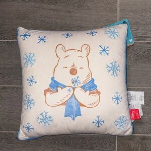 Disney Holiday Winnie the Pooh pillow snowflakes nwt